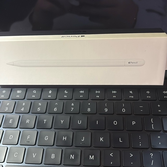 Apple Pencil USB-C - Picture 1 of 3